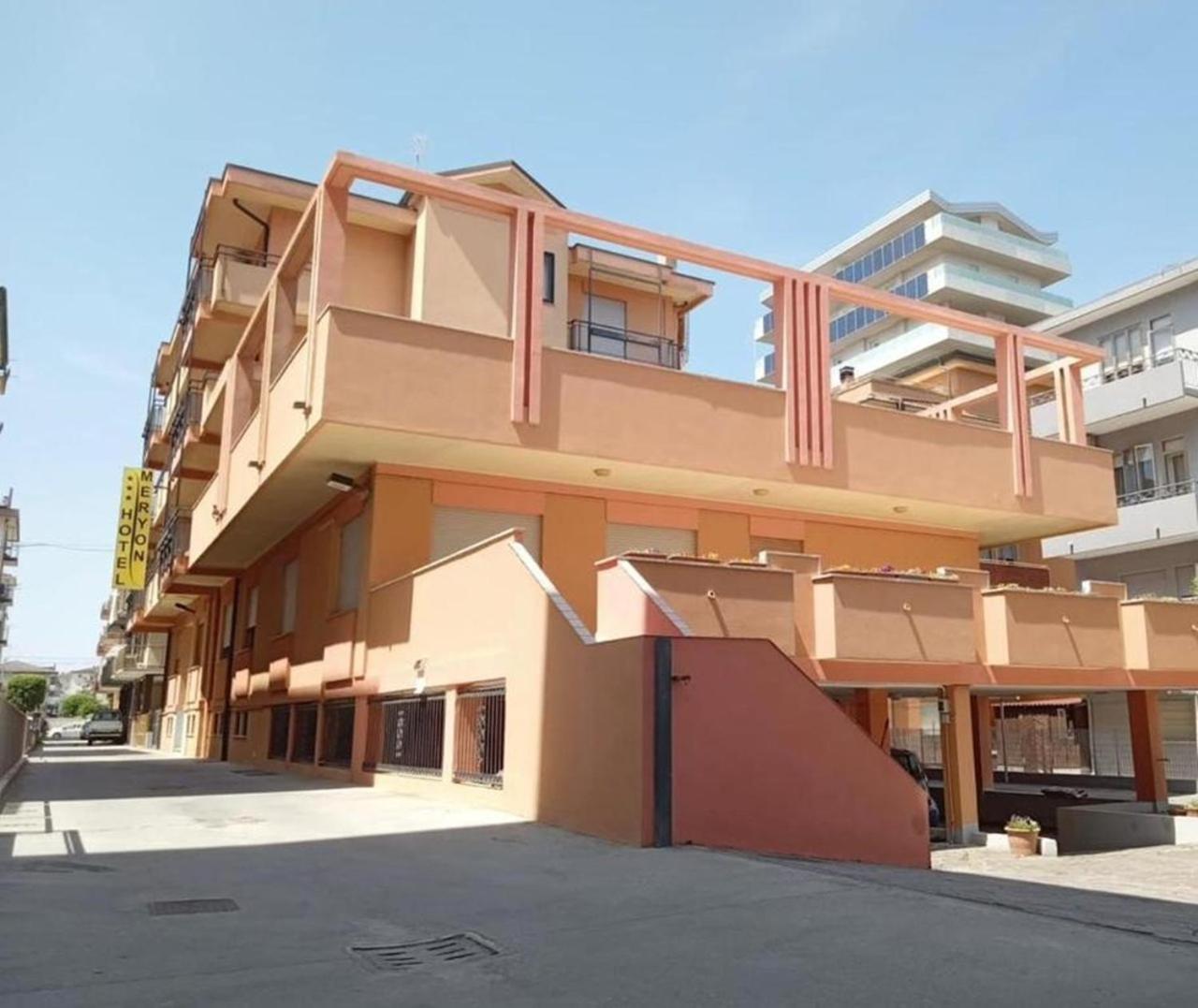 Easy Hotel Meryon سوتّومارينا المظهر الخارجي الصورة