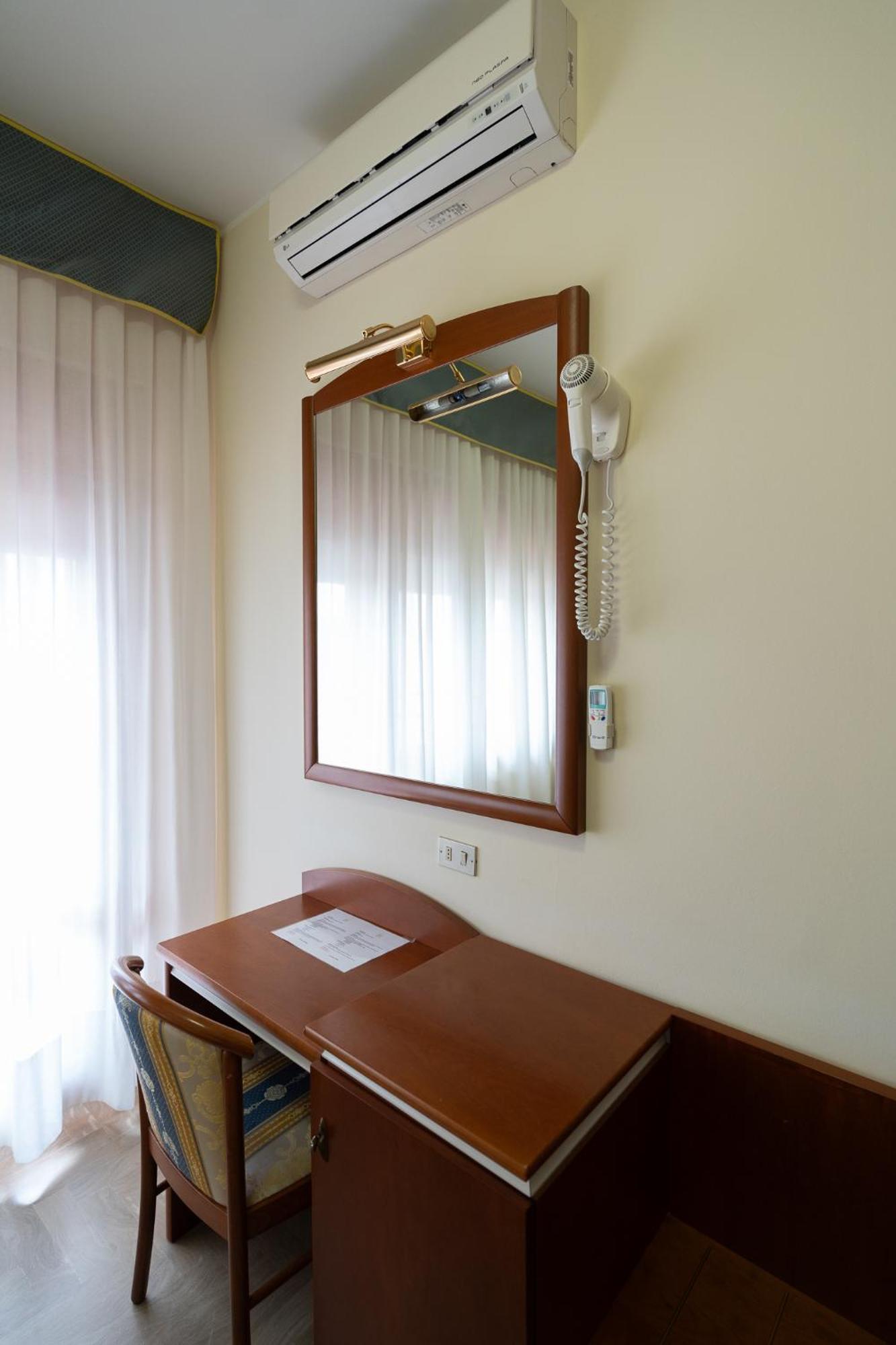 Easy Hotel Meryon سوتّومارينا الغرفة الصورة