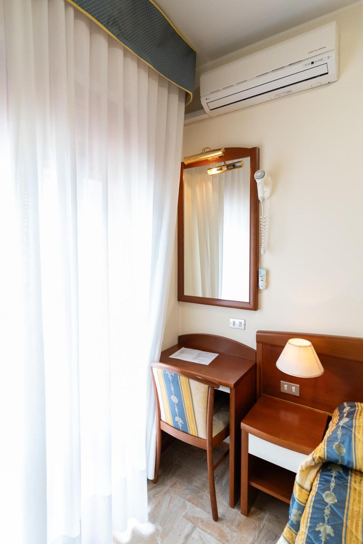 Easy Hotel Meryon سوتّومارينا الغرفة الصورة